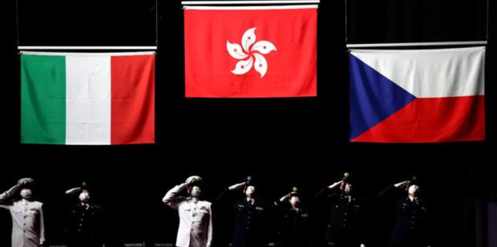 东京奥运会张家朗夺金：中国香港两次夺金颁奖仪式对比